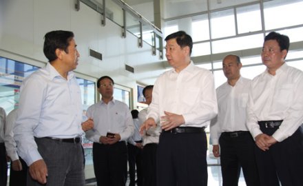 山東省委書記姜異康到中心示范基地調(diào)研并向中心全體員工致以節(jié)日問候