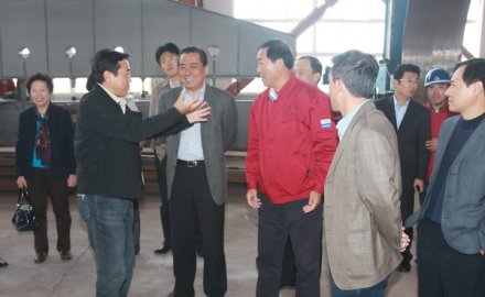 中國石油和化學(xué)工業(yè)聯(lián)合會會長李勇武一行來軟控視察指導(dǎo)工作